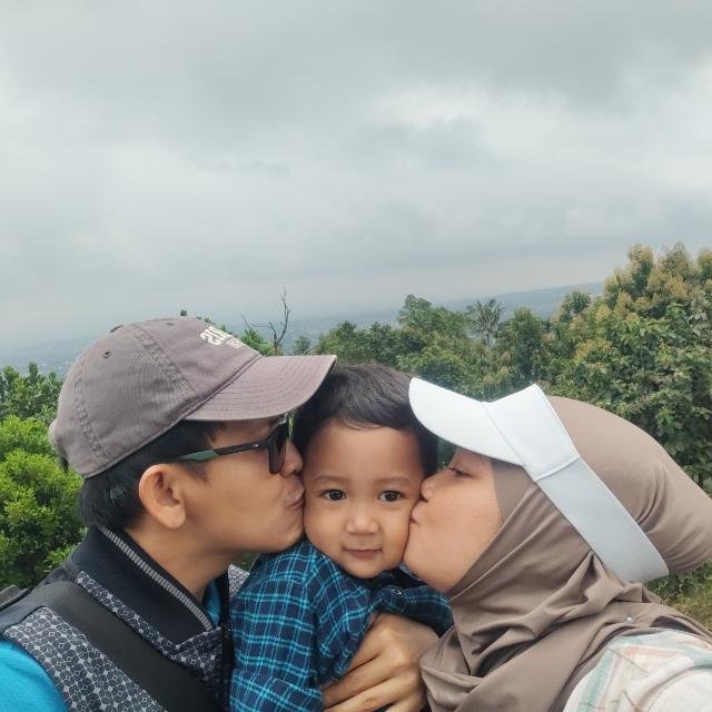 Foto YULINAS TIKASARI WARDAH, S.PD